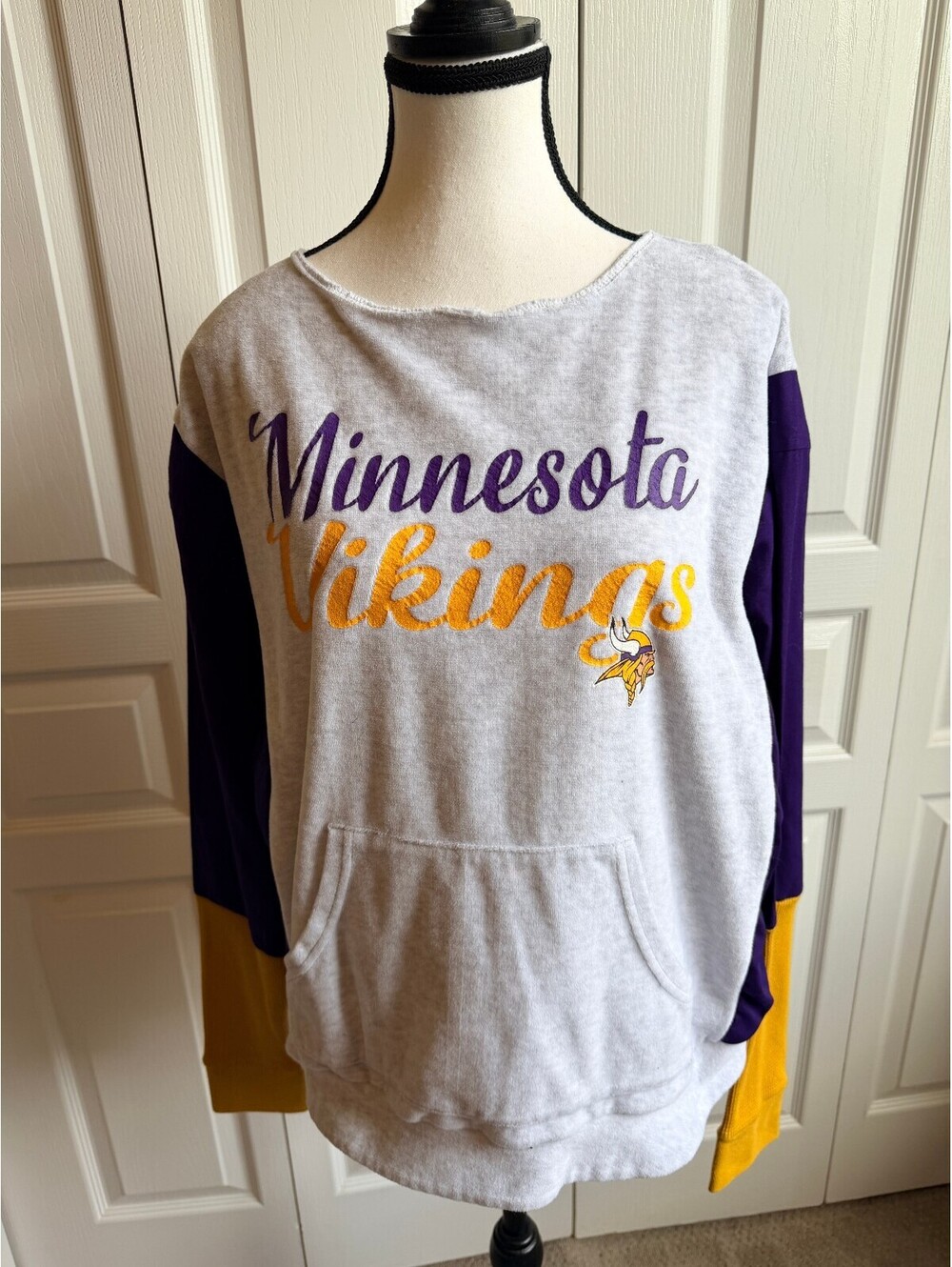 Minnesota Vikings Colorblock Pullover Sweatshirt with Front Pocket, Size Medium